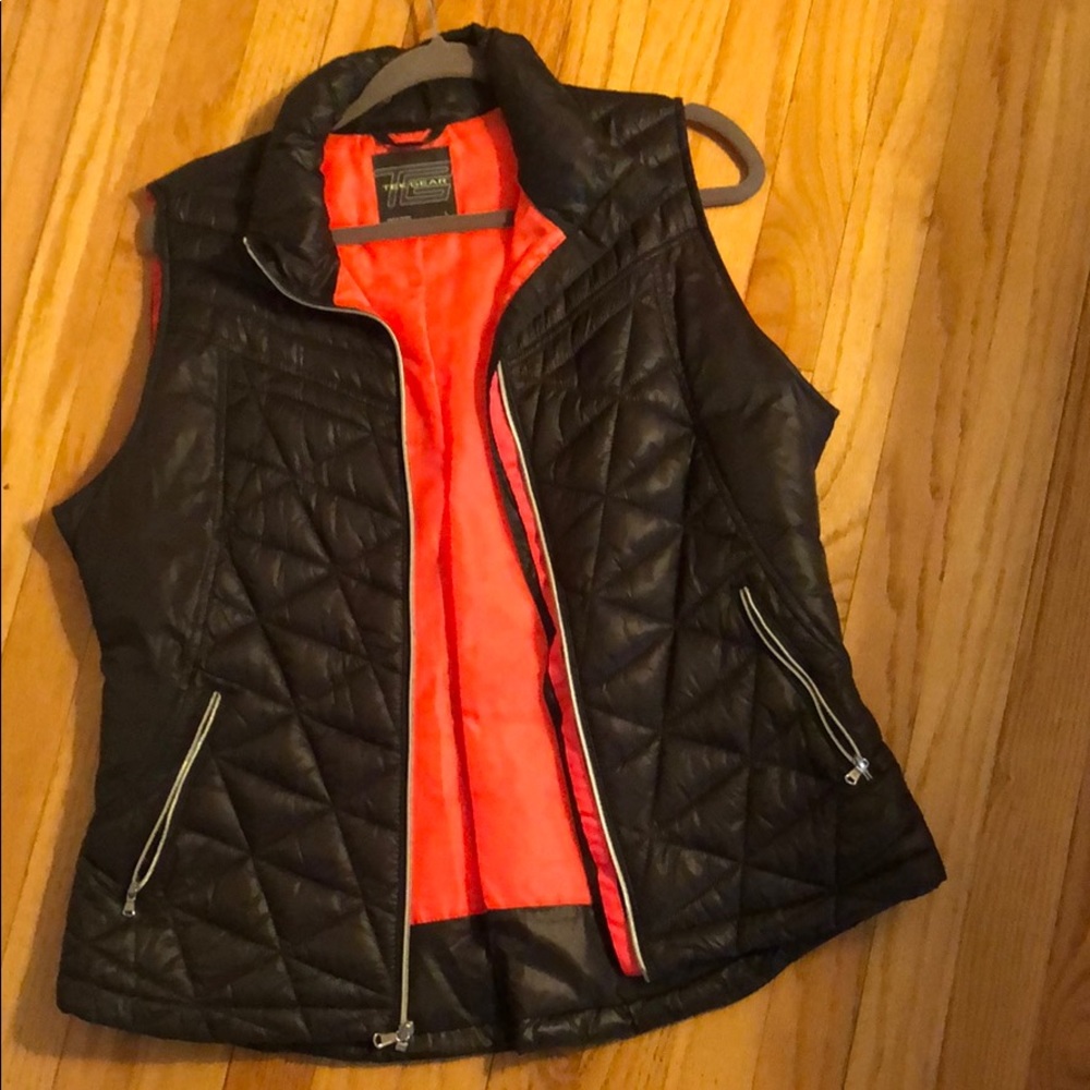 Black puffer vest Size L